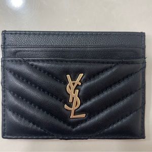 Credit card holder with cash pocket
